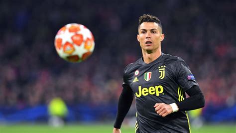 20th of october of 2018 marked the day that cristiano ronaldo reached another landmark. Женщина рассказала, что подкармливала маленького Криштиану ...