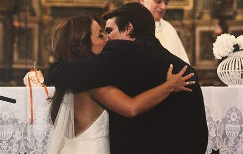 Tânia Ribas de Oliveira celebra 9 anos de casamento com ...
