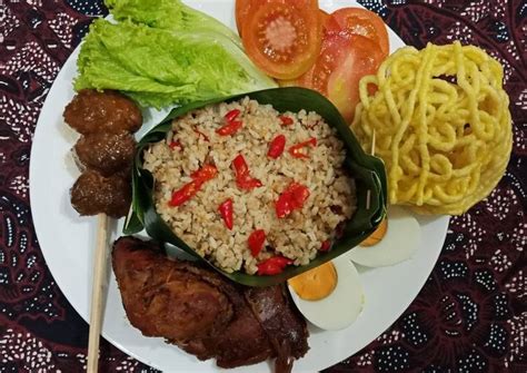 Tutug oncom merupakan bahasa sunda yang punya arti seperti proses pembuatan makanannya. Resep Tutug Oncom Khas Tasikmalaya : Nasi To Komplet Nasi ...