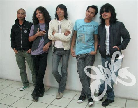 (slanky) a man with sexually attractive, and usually muscular shoulders, back, and ass. kodoksanjaya: BIODATA PERSONIL SLANK