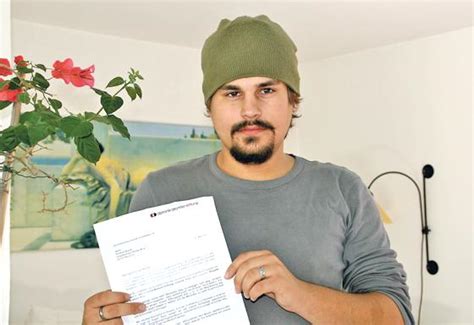Man unterhält sich und lacht. junges mädchen sex