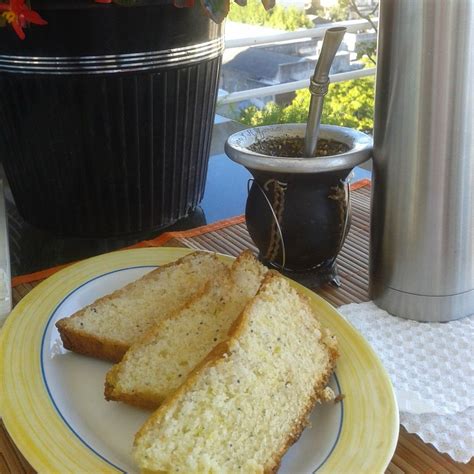 Ver como disfrutan las parejas en la tranquilidad de sus hogares. Mate + budín limón y amapolas hecho en casa | Hecho en ...