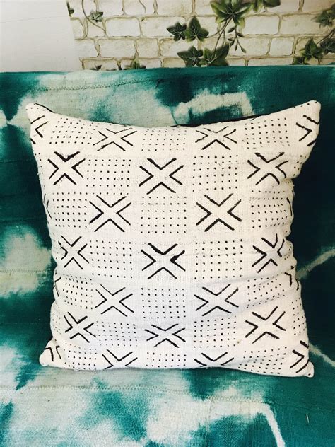 Latest 2019 cheap price pillow cover mud cloth macrame cushion cover. White Mud Cloth pillow 19"*19" | Mudcloth pillow, Mud ...