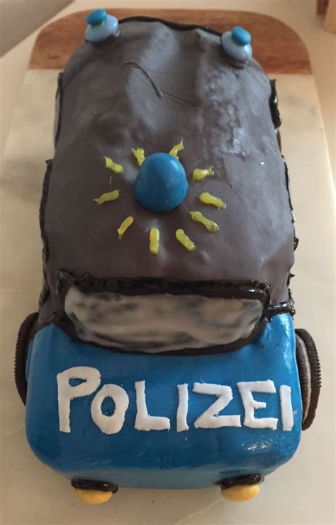 Mit einem spritzbeutel ist so das beschriften einer torte möglich. Polizeiauto für die Polizeiparty! Einen Kastenkuchen ...