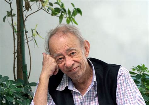 Η υποτροφία του ήταν μικρή και έτσι αναγκάστηκε να δουλέψει σε ένα. Ο Βασίλης Αλεξάκης μιλάει για «Το Κλαρινέτο» | CultureNow.gr