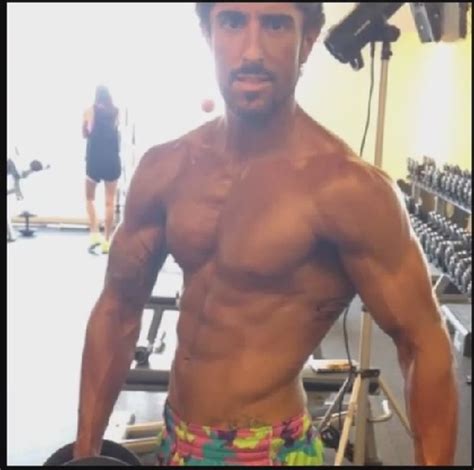 His, o que he fazia antes da fama, a vida pessoal de his, curiosidades, rankings de popularidade e muito mais. Marcos Mion aparece musculoso e superbronzeado em vídeo ...