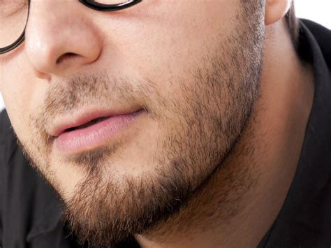 Making absence of beard oil, you giving chance to your beard hairs to turn them in dry, itchy & fragile hairs. Tips To Make Your Beard Soft - Boldsky.com