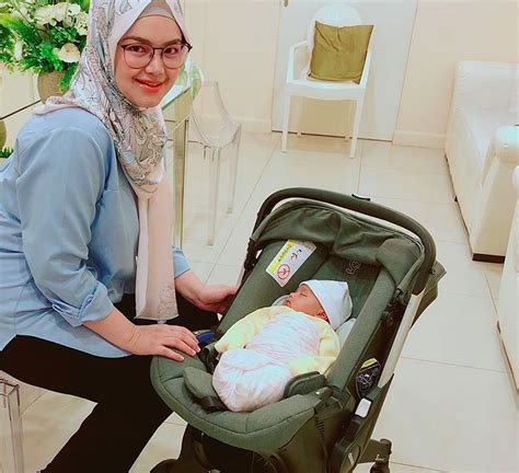 Ia memutuskan menikah muda pada usia 21 tahun bersama seorang pria asal malaysia yang masih punya darah bangsawan. Hilang 18kg, Lihat Transformasi Datuk Siti Nurhaliza Lepas ...