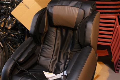 Zero gravity chairs offer you the same position where there will be no force being exerted on your body by evenly distributing your body weight across the chair. Renew Zero-Gravity Massage Chair By Brookstone | Property Room