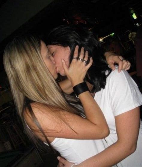 Kissing is the simplest, most common way to express mutual desire and the easiest way to discover if you share sexual chemistry with someone. Pin on Girls Kissing Girls