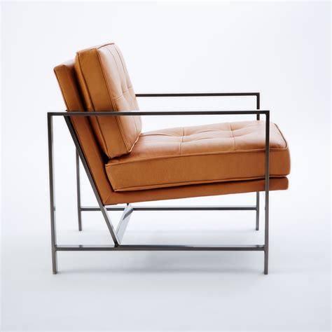 Its cushioned back, gently sloped arms and matching ottoman (sold. Armchair, €1,409, West Elm. (met afbeeldingen) | Fauteuil ...
