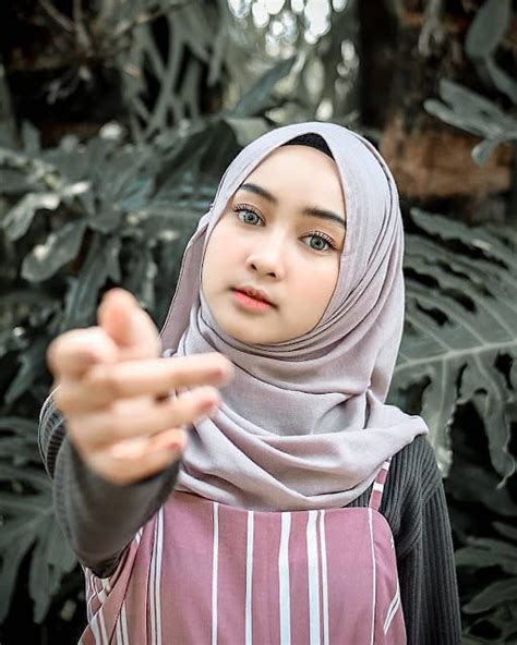 Trend baju wanita hijab terbaru 2020, tersedia dengan beragam pilihan untuk wanita muslim yang ingin tampil stylish dengan hijab. Pin oleh N. H di muslimah di 2020 | Kecantikan, Wanita ...