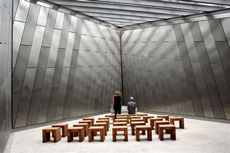 Das haus der stille der stiftung sarepta wird getragen von einer » gruppe von schwestern, die das gebet lebt. Haus der Stille Bergen-Belsen Foto & Bild | emotionen ...