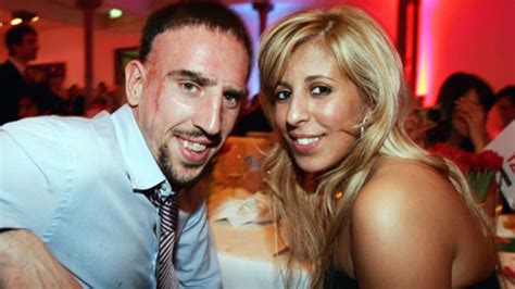 Franck ribéry wird wieder vater. Wahiba, die Frau von Franck Ribéry, hat Schweinegrippe ...