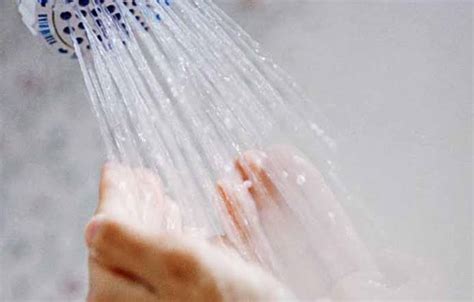 Masalahnya apakah puasa tetap sah jika baru mandi setelah masuk shubuh? Belum Mandi Junub Tetap Puasa, Sah Atau Tidak? | Muslim ...