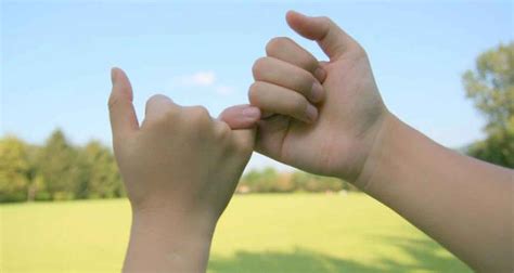 Jari kelingking atau kelingking adalah jari tangan terkecil yang terletak di sebelah jari manis dan berlawanan posisi dengan jempol. Kisah Jari Kelingking - Untung Di Cover