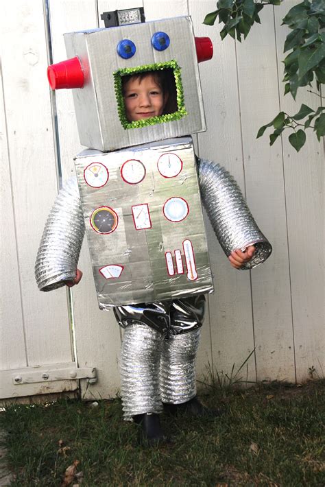 Our diy robot costume is perfect for kids! Halloween Costume Ideas with Cardboard Boxes | AAA Box Co.AAA Box