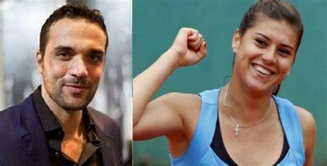 Ion ţiriac a practicat acest sport şi ghidează acum cariera simonei halep, în timp ce fiul lui, ion alexandru, trăieşte o poveste de dragoste cu o rivală a simonei. Sorana Cîrstea, cel mai mare câștig din tenis din întreaga ...