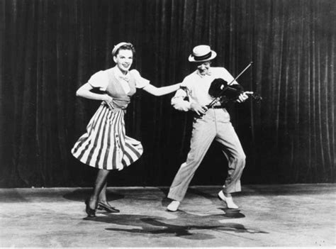 I do so love fred astaire. judy garland and fred astaire - Pesquisa Google | Dancing ...