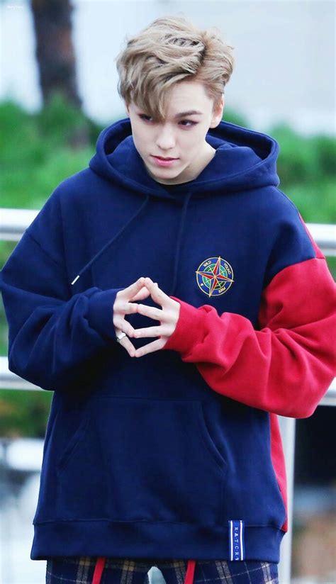 Seventeen (세븐틴), also stylized as svt, is a south korean boy group formed by pledis entertainment in 2015. I wanna steal that sweatshirt #hansol #vernon | Vernon ...