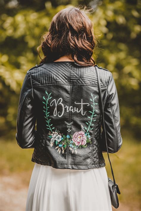 Wir haben die besten hochzeitskleider 2021 im angebot. Diese mega Lederjacke mit individuellem Design ist das ...