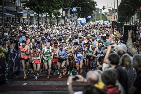 Die zeiten des kundendienstes können unterschiedlich ausfallen. Teamwork at the PSD Bank Halbmarathon Hamburg - Haspa ...