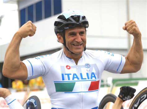 Vite dal sapore meraviglioso un appassionante e intenso. Alex Zanardi trasferito all'Ospedale di Padova: stabili le ...