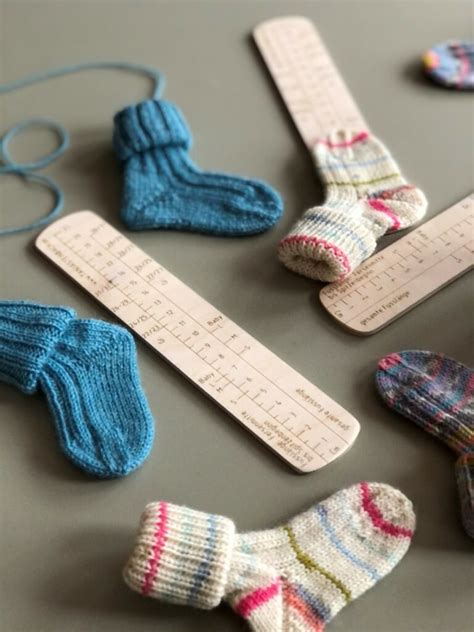 Am socken schneiden sie (siehe bild unten) einen halbkreis ein. Sockenlineal Socken Lineal Zum Ausdrucken / Lineal Zum ...