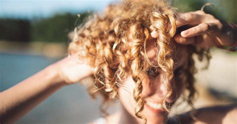 Spritz it all over your hair (wet or dry) every day for three to four weeks and your color will slowly lighten. How To Make The Sun Lighten Your Hair If You Want To Be ...