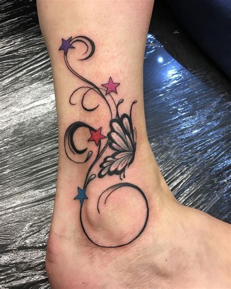 Guys prefer tribal outlines of swirls with their tattoo art and girls love floral ornamental curves that are typically combined with fairies, butterfly and flowers, text with stylish cursive font and shooting stars. 23+ Star Tattoo Designs, Ideas | Design Trends - Premium ...