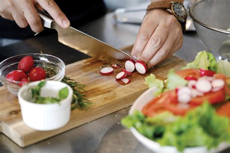 Carnes, pescados, panes, repostería dulce y salada, cremas frías y calientes… Cocinar para reducir el estrés y la ansiedad del encierro ...