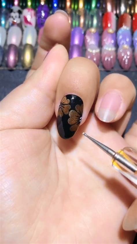 65 diseños de uñas decoradas paso a paso muy bonitos y. gorgeous black flower shiny nail (con imágenes) | Uñas ...