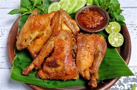 Ini karena kandungan pada nugget memiliki kandungan gizi yakni protein, karbohidrat, kalori, niacin, natrium, kalium, dan lemak tak jenuh. Resep Ayam Goreng Kalasan - Kalori Nutrisi Kalori Nutrisi