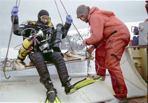 No she does not really see me cause she sees her own reflection. 'The Cave Tried To Keep Us': The First-Ever Dive Inside An ...