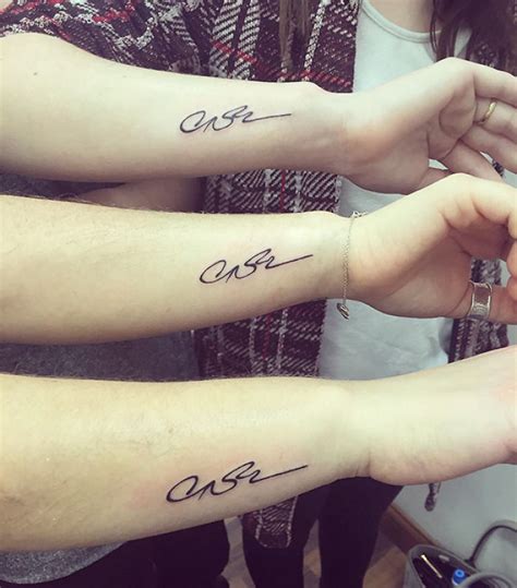 When there are three of you getting a tattoo together, it generally requires a little more thought. 3 Sisters With There Pupas Signature Tattoos | Bored Panda