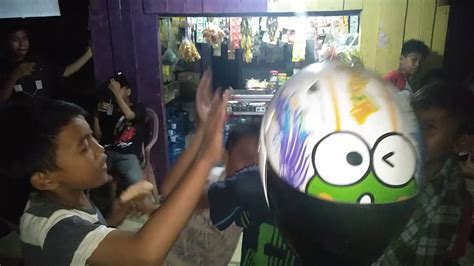 Apa saja foto/video yang membuatmu berpikir bahwa dunia sudah gila? Orang gila joget - YouTube