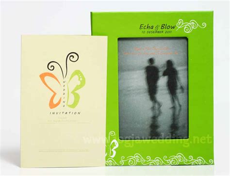 Spesifikasi undangan frame foto softcover: Inspirasi undangan pernikahan unik elegan-foto wedding Jogja