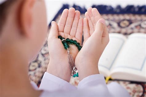 This indicates that whenever one prays one ought to pray in a dignified manner. Kebaikan yang Bisa Diperoleh dari Makna Surat Al-Fatihah ...