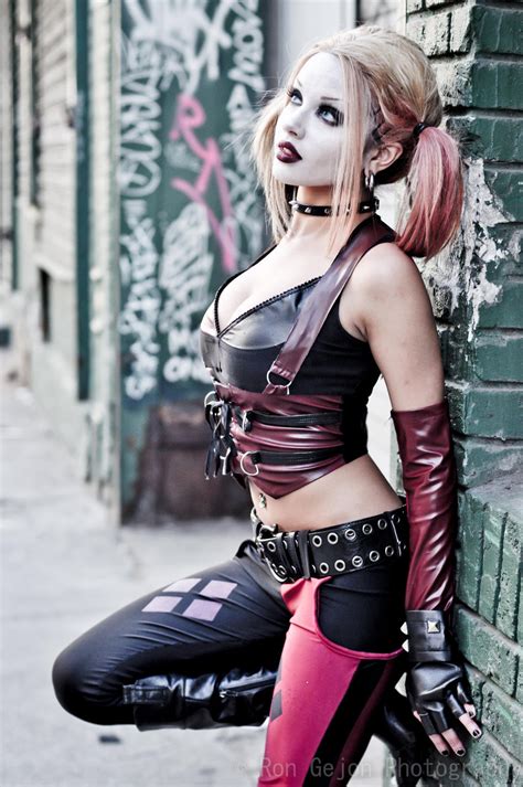 Find out on this here page and tell us what your favorites are in the comments! Harley Quinn Cosplay by RonGejon on DeviantArt