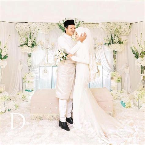 Nazim dengan berat hati mengesahkan perkara berkenaan kerana tidak lagi dapat menyimpan rahsia berkenaan. Bella Dally & Nazim Othman's solemnization dais at ...