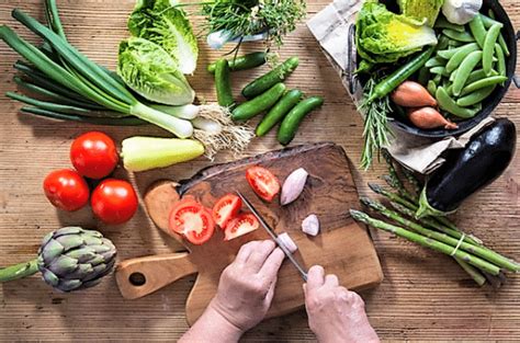Сыроедение для начинающих: какими продуктами питаться?