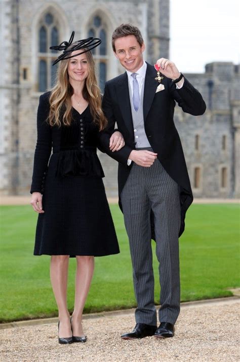 Harry potter a kámen mudrců. Eddie Redmayne Receives OBE Honor From Queen Elizabeth ...