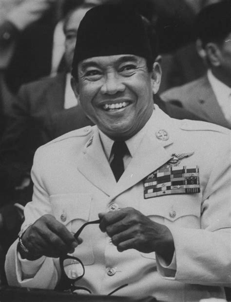 Profil atau biografi presiden soekarno sang proklamator. Detik-detik Terakhir Presiden Soekarno Sebelum Kematiannya ...