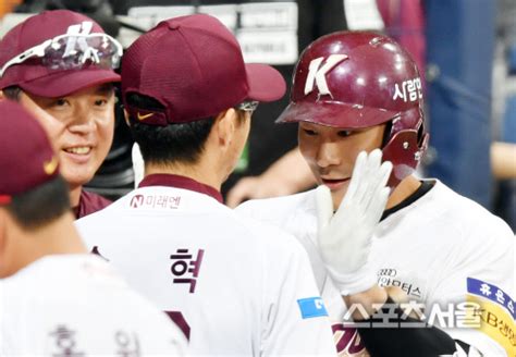 Kiwoom heroes baseball club 22.740 views10 months mbc sports+ 56.459 views2 year ago. 스포츠서울 - 포토2점차 추격하는 3점포 김하성, 9회가 끝나봐야....