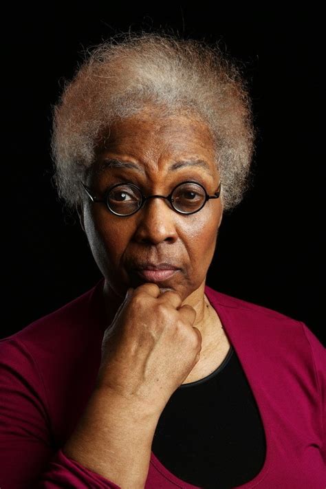 Astrid heligonda roemer is 72 jaar, geboren in suriname, woont in belgië en publiceert romans en gedichten sinds 1970. Marga Minco Gedichten - Gedichten Ideen