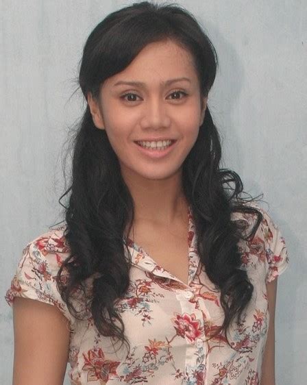 Ogah vicky zainal kepikiran pasca resmi sandang status janda, bunga zainal sarankan sang kakak menyibukkan diri: Biodata Vicky Zainal Lengkap Artis Presenter Kakak Bunga ...