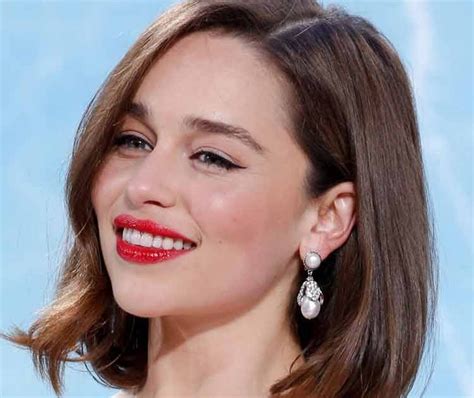 Hal ini menjadikan kulit kepala kita tidak mudah panas dan tentunya tidak akan terserang pusing ketika. Gaya Rambut Pendek Wanita Gemuk 2017 - Kecemasan i
