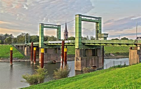 Die wohnung befindet sich im duisburger stadtteil walsum. HDR ...Hubbrücke Duisburg Walsum Foto & Bild ...