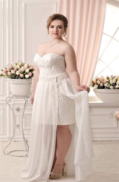 Dai modelli più eleganti, come il vestito. Abito da sposa corto in pizzo con gonna staccabile ...