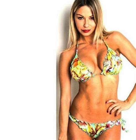 Nel date show di maria de filippi ha corteggiato sabrina ghio. Sabrina Ghio, da Amici a Uomini e donne: "Non sono rifatta ...